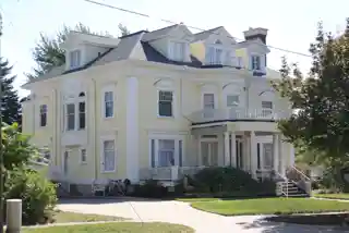 Nathaniel and Esther (Savidge) Robbins House