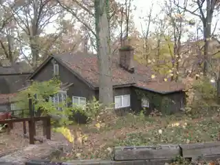 Little Loomhouses