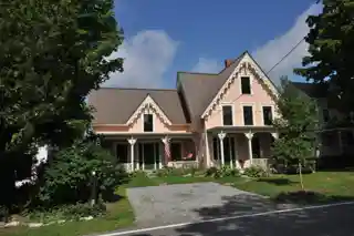 Cottage on King's Row