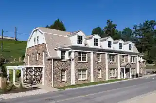 Colonial Apartments
