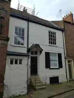 5 Precentor's Court