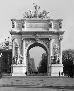 Dewey Triumphal Arch and Colonnade