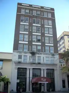 Dennis Hotel