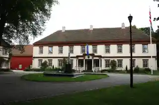 Lade Mansion