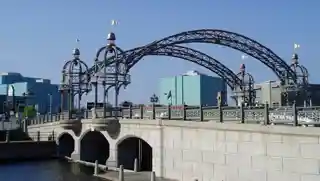 Tour Eiffel Bridge