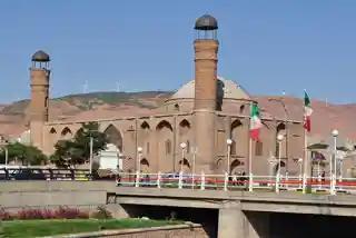 Sāheb ol Amr Mosque