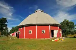 Maria and Franklin Wiltrout Polygonal Barn