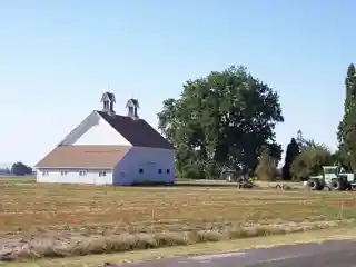James Alexander Smith and Elmarion Smith Barn and Lame–Smith House