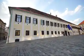 Ban's Court
