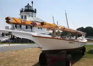 EDMEE S. (log canoe)