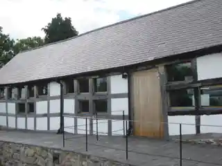 Cruck barn, Ty Coch, Llangynhafal, Denbighshire
