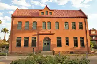 Administration/Science Building(University Club)