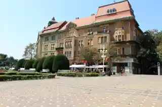 Hilt-Vogel Palace