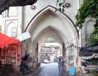 Kashmiri Gate, Lahore