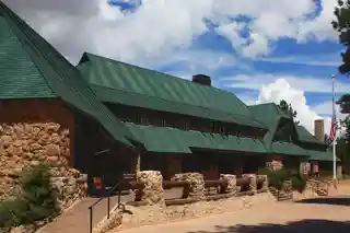 Bryce Canyon Lodge and Deluxe Cabins