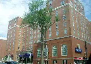 Lord Nelson Hotel & Suites