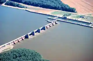 Lock and Dam No. 17