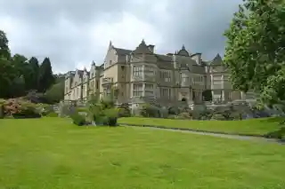 Stokesay Court