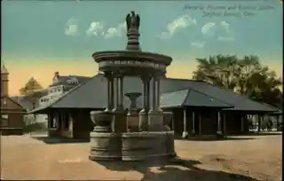 Holt Memorial Fountain