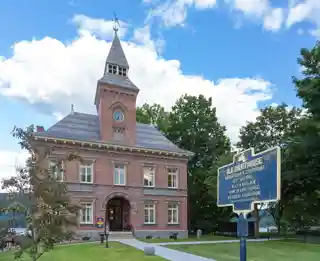 Old Warren County Courthouse Complex