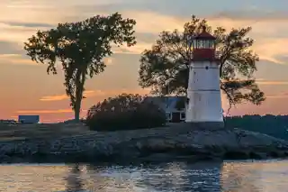 Crossover Island Light