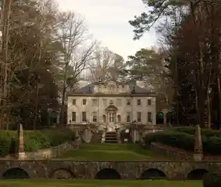 Swan House