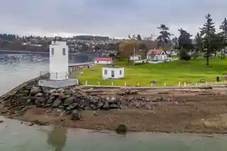Browns Point Lighthouse