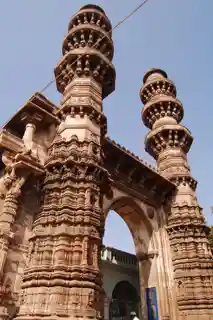 Shaking minarets