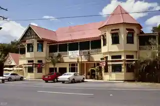 Lakes Creek Hotel