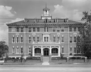 Chapelle Administration Building