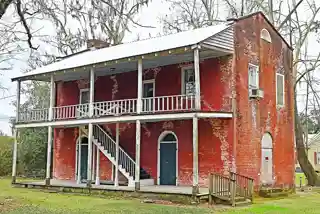 Old Livingston Parish Courthouse