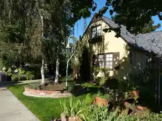 Earl and Virginia Young House