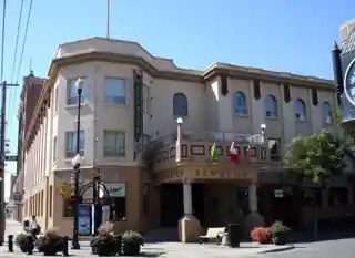 Hotel Senator