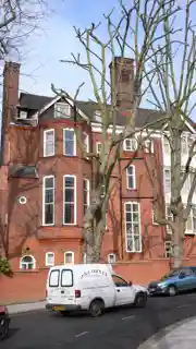 6 Ellerdale Road