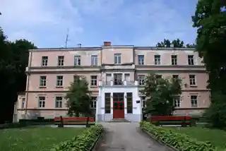 Taurupe Manor
