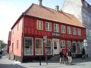 Juul's House