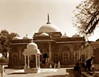 Shah e Alam's  Tomb and Mosque