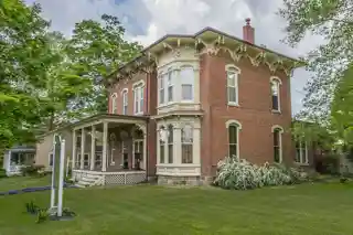 Leverett A. and Amanda (Hampson) Clapp House