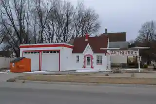 Hughes Conoco Service Station