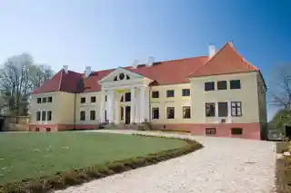 Durbe Manor