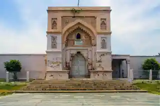 Lal Darwaza Mosque