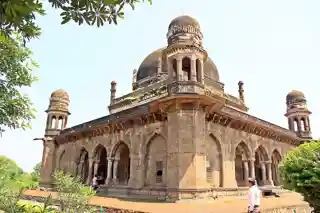 Tomb of Shah Nawaz Khan