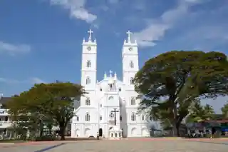 National Shrine Basilica of Our Lady of Ransom, Vallarpadam
വല്ലാര്‍പാടം പള്ളി
Basilica de Nossa Senhora do Resgate
