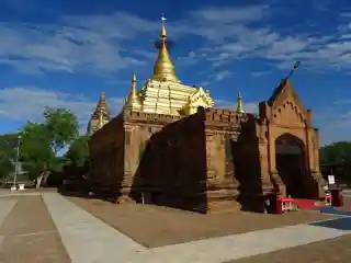 Alo-daw Pyi Pagoda
