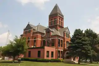 Monona County Courthouse, schoolhouse for higher learning