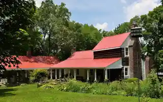 Gray, Benajah, Log House
