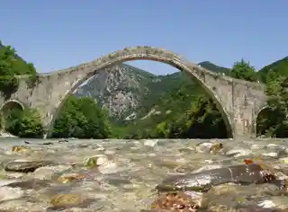 Plaka Bridge