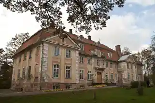 Ozolmuiža Manor