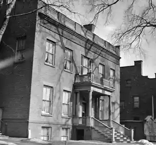 Dr. Hun Houses