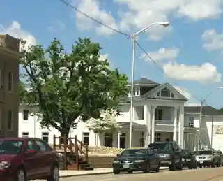 Colonial Hotel